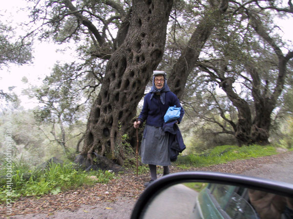 2001_traditional_woman_corfu_greece