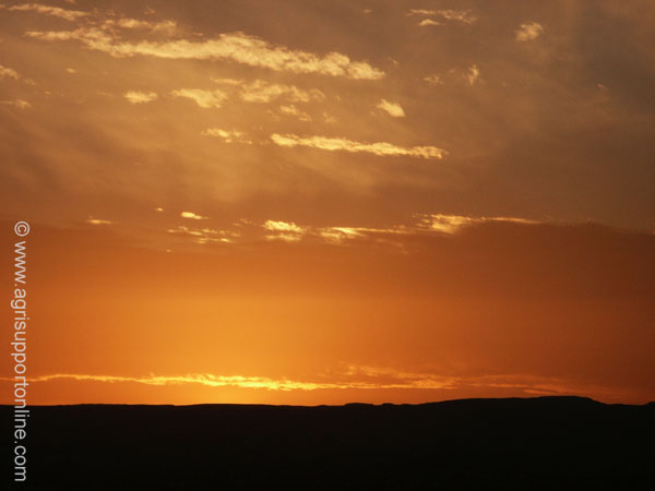 2004_sun_set_in_th_negev_desert_israel