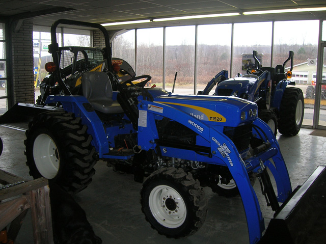 New Holland T1520 4 WD with Loader 