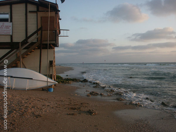 2002_beit_yanai_beach_israel_1